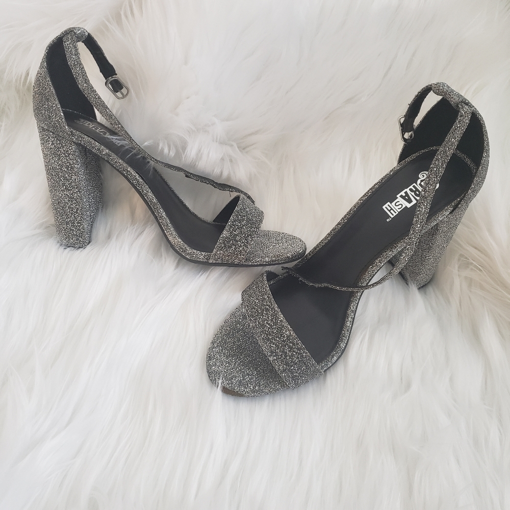 Metalic Metalic grey chucky heel